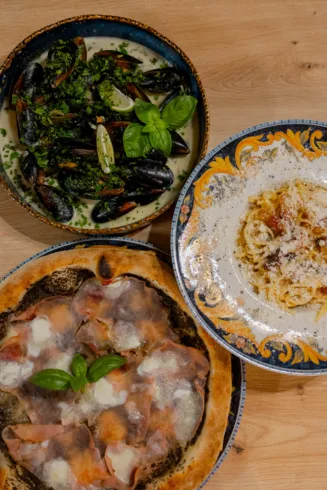 Kolekcja najlepszych dań włoskich makaron pizza owoce morza restauracja włoska Toruń